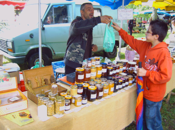 Stand d'apiculteur 2.JPG