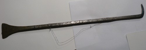 Oud Frans Korfmes, ca 60 cm lang  Let op de einden